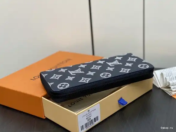 WALLET-10*20*2 ZIPPY cm LOUIS VUITTON 0521